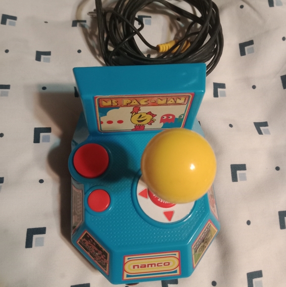 2004 Ms. Pac-Man 5 in 1 Plug and Play Video Game Namco by Jakks - Picture 3 of 3